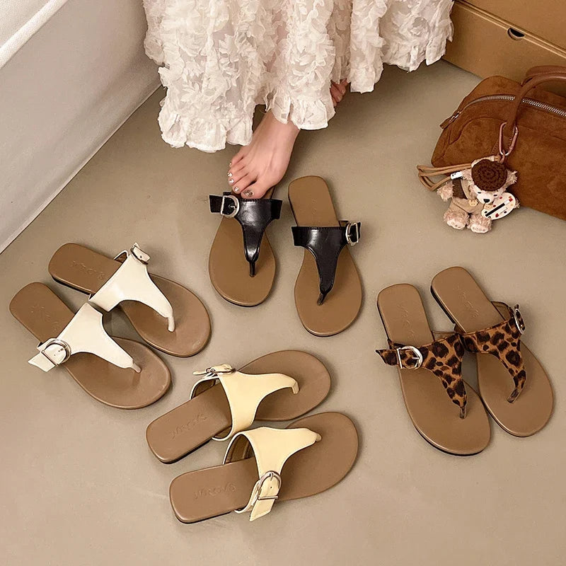 2026 Summer Beach Vacation Women's Flip-Flops Stylish Round Toe Buckle Women's Sandals New Simple Roman Flat Sandals Selling